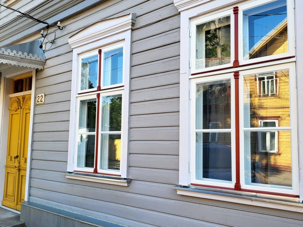 Punaka detailiga aken restaureeritud