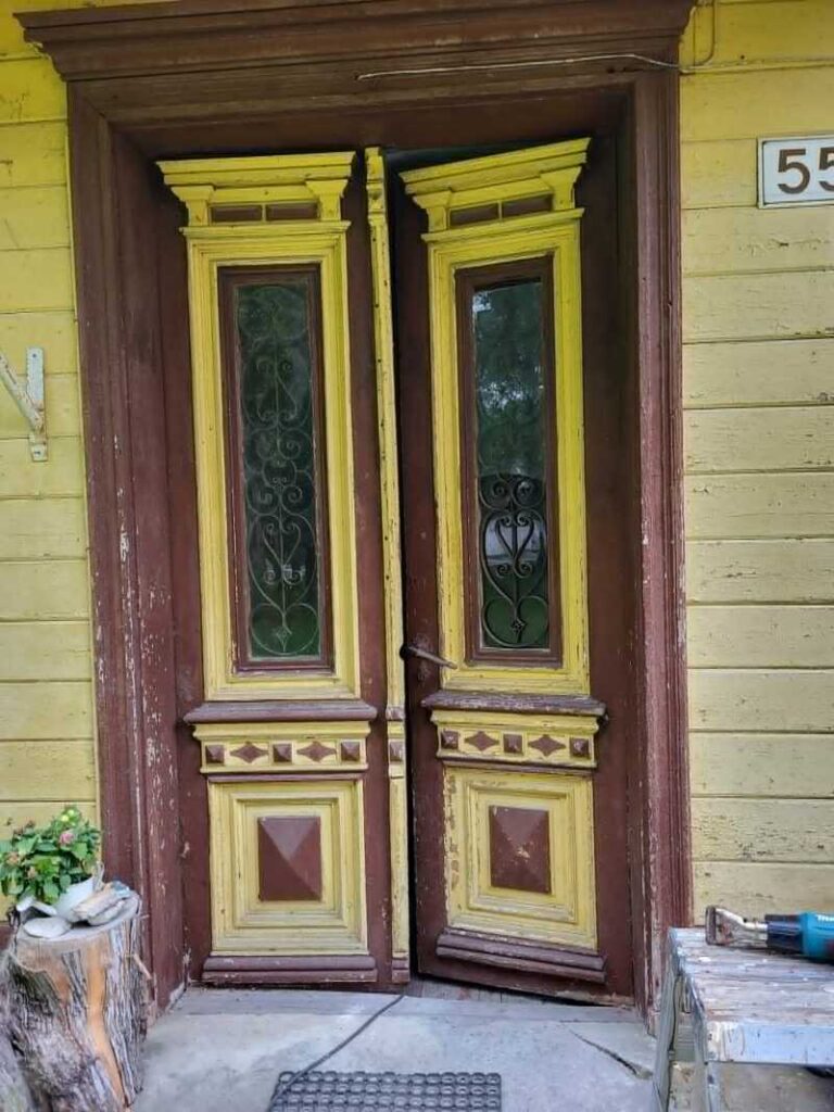 Välisuks restaureerimata